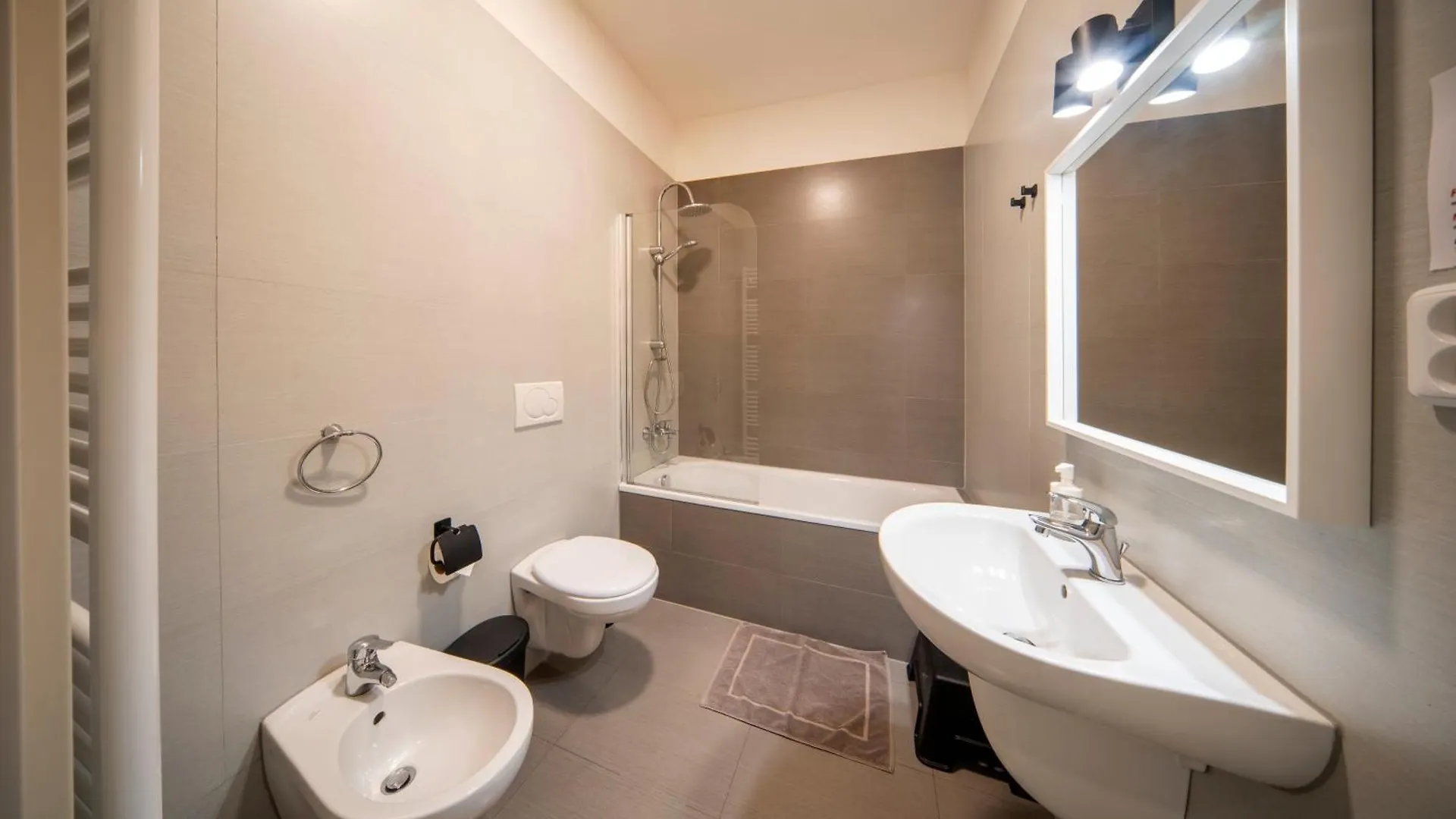 Downtown - 2 Room Zborovska براغ شقة