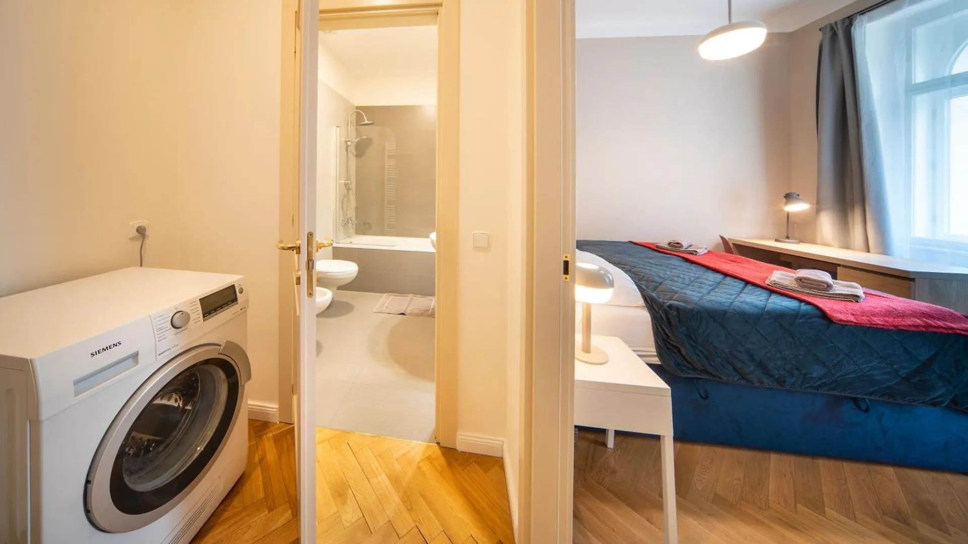 Downtown - 2 Room Zborovska براغ 0*,