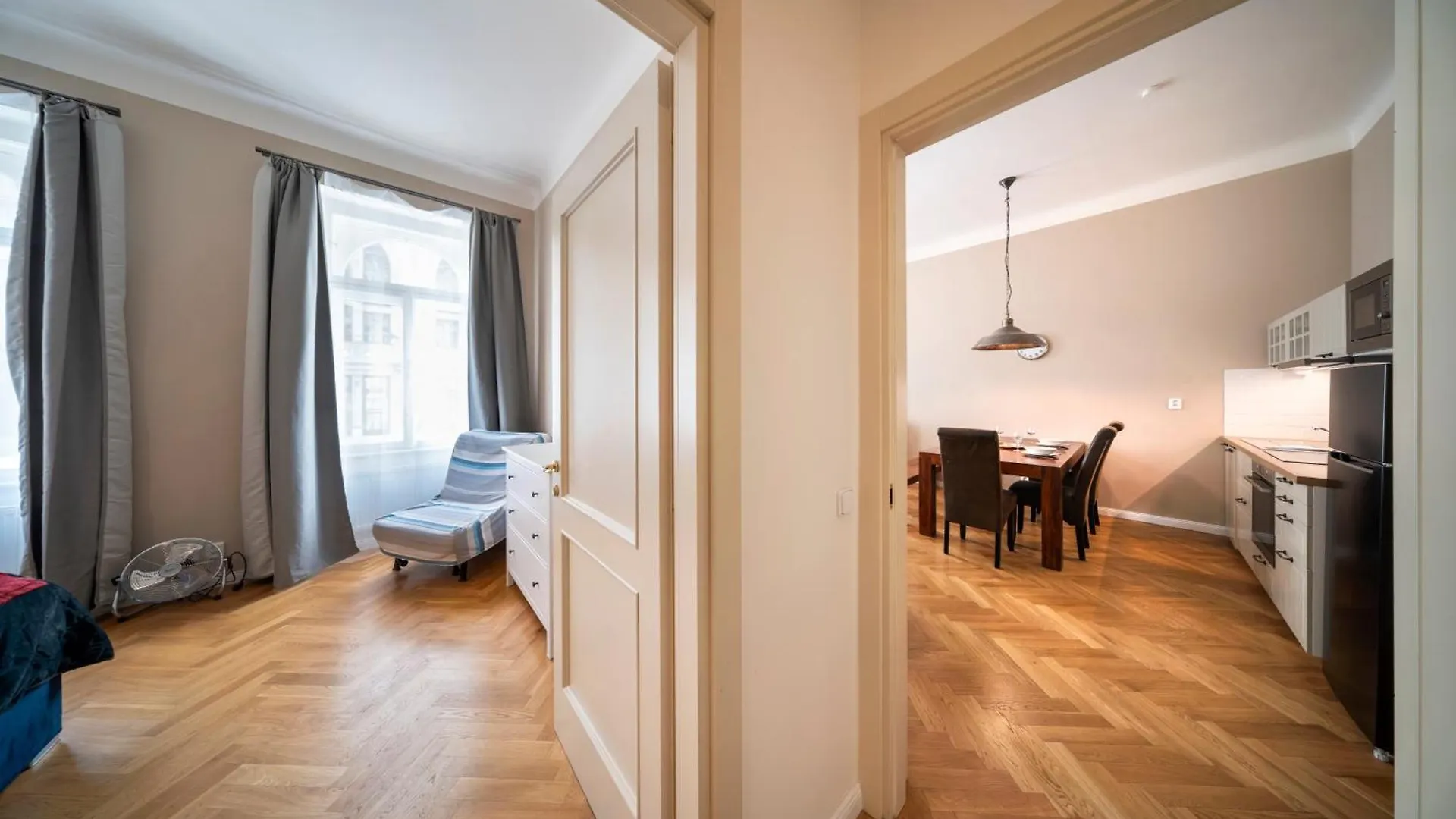 شقة Downtown - 2 Room Zborovska براغ